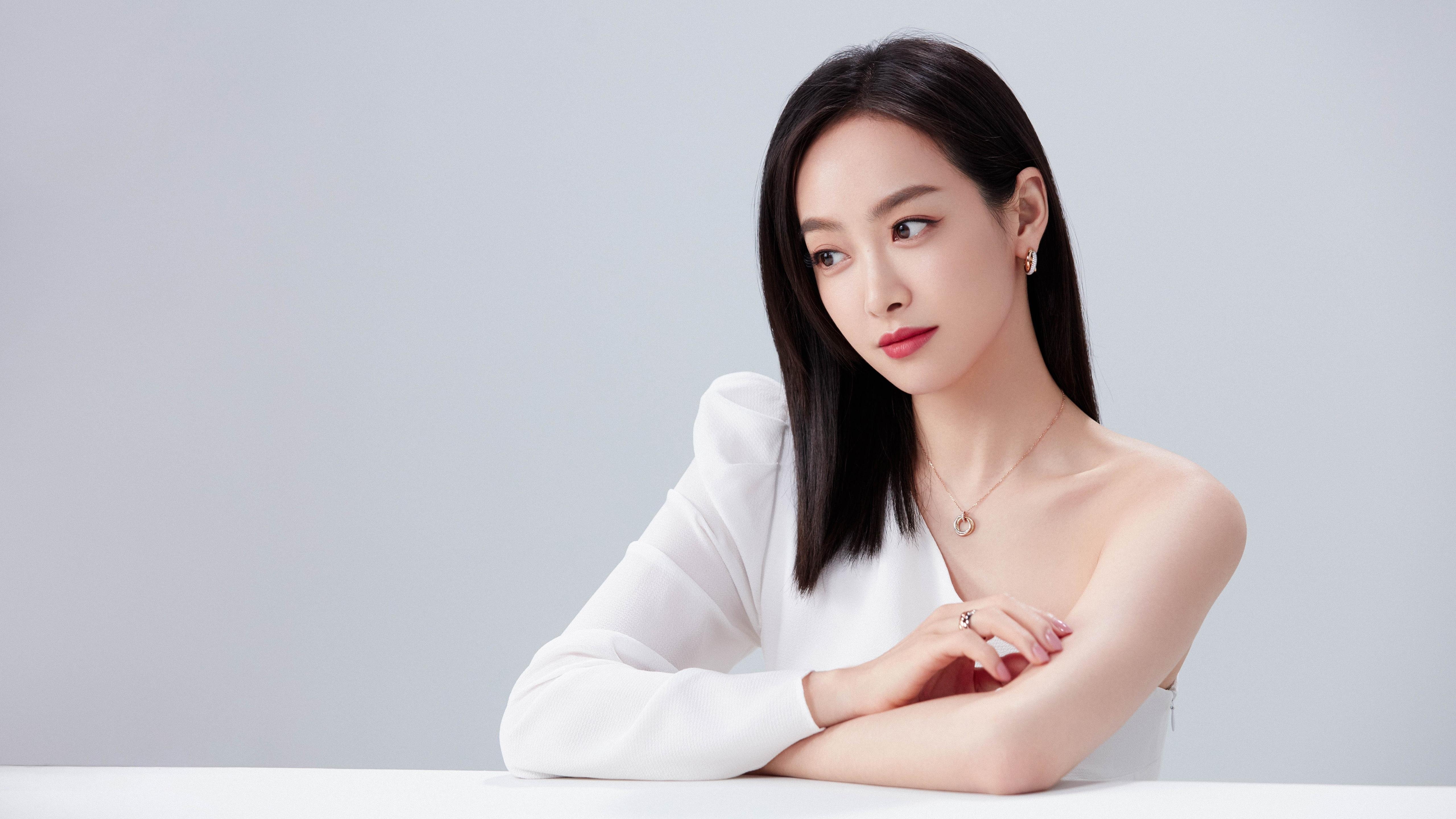 “腰旗式美式橄榄球:东部新区赛场新运动,挑战极限”